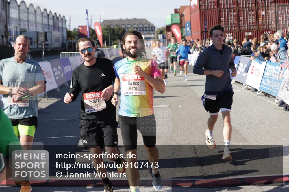 03.10.2025 - Köhlbrandbrückenlauf Jannik Wohlers http://msf.ph/oto/9107473 03.10.2025 12:59:14 Ziel 4164, 4226, 4371, 4441, 5967, 6036, 6154, 6329, 6390, 6391, 6478, 6484, 6493, 6609 meine-sportfotos.de