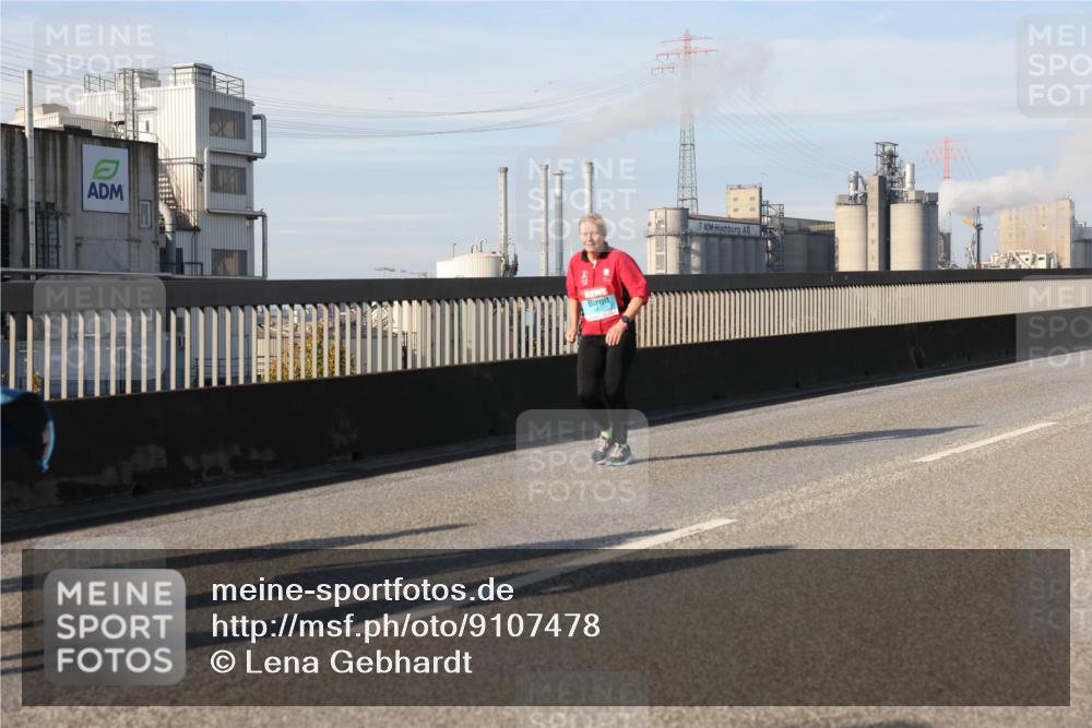 03.10.2025 - Köhlbrandbrückenlauf Lena Gebhardt http://msf.ph/oto/9107478 03.10.2025 10:13:40 Position 2  meine-sportfotos.de