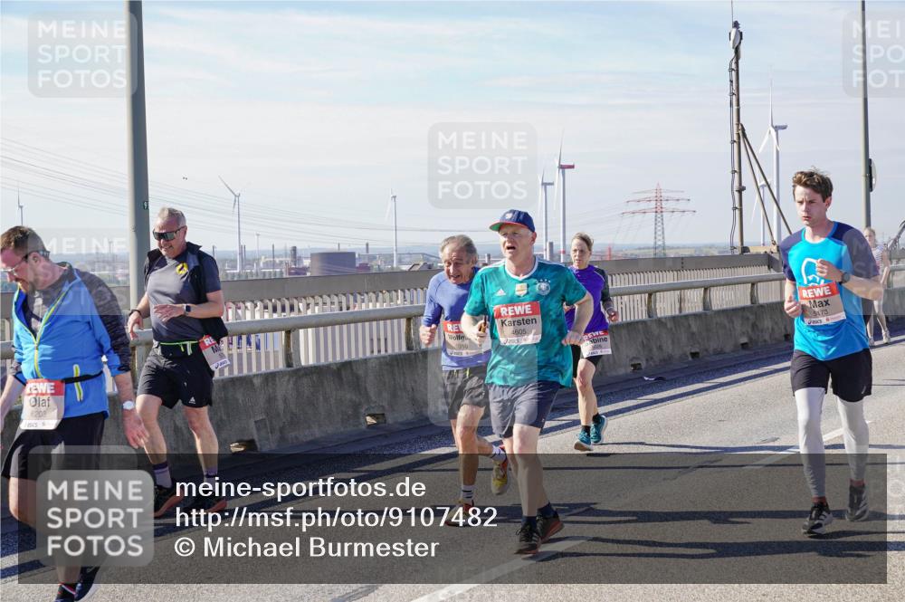 03.10.2025 - Köhlbrandbrückenlauf Michael Burmester http://msf.ph/oto/9107482 03.10.2025 12:50:44 Position 2 6208, 4605, 5173, 6310 meine-sportfotos.de