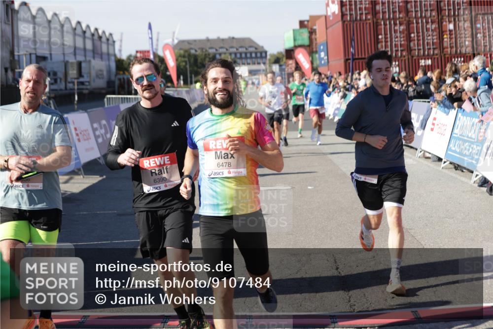 03.10.2025 - Köhlbrandbrückenlauf Jannik Wohlers http://msf.ph/oto/9107484 03.10.2025 12:59:14 Ziel 4164, 4226, 4371, 4441, 5967, 6036, 6154, 6329, 6390, 6391, 6478, 6484, 6493, 6609 meine-sportfotos.de