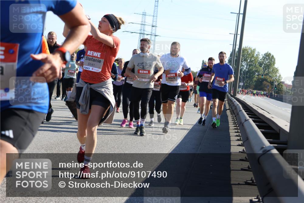 03.10.2025 - Köhlbrandbrückenlauf Strokosch-Dieckow http://msf.ph/oto/9107490 03.10.2025 12:20:08 Position 3 5141, 6818, 5100 meine-sportfotos.de