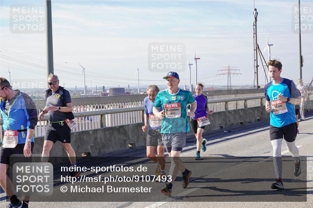03.10.2025 - Köhlbrandbrückenlauf Michael Burmester http://msf.ph/oto/9107493 03.10.2025 12:50:44 Position 2 6310, 6208, 4605, 5173 meine-sportfotos.de