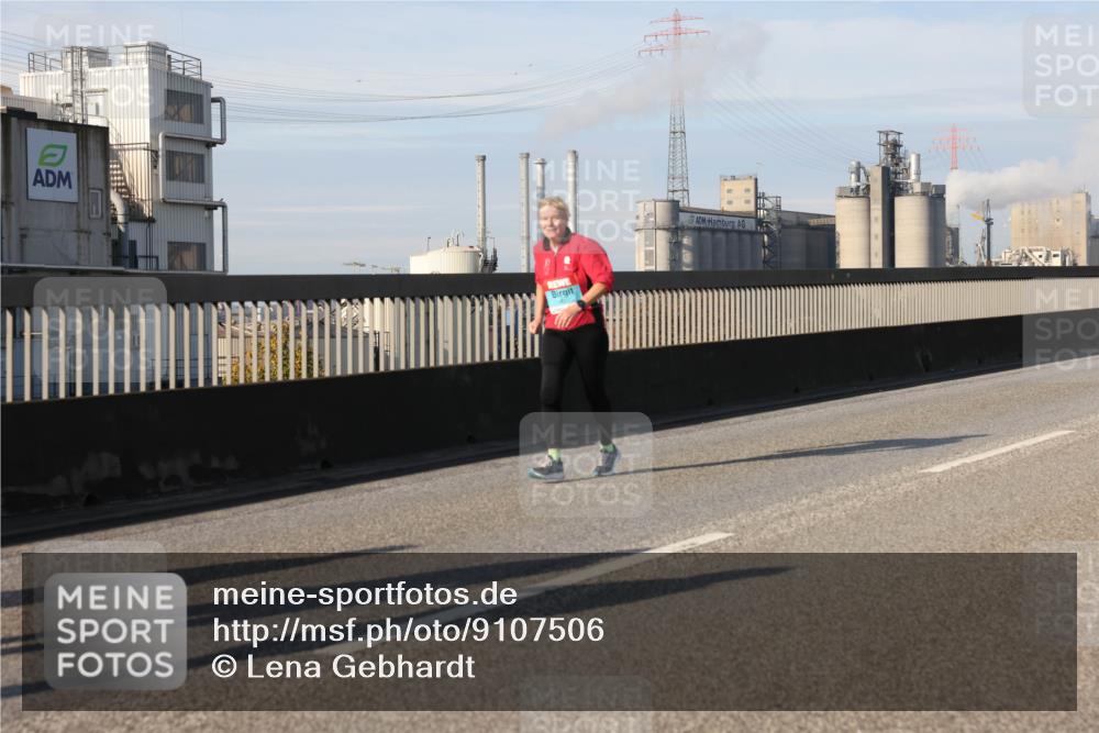 03.10.2025 - Köhlbrandbrückenlauf Lena Gebhardt http://msf.ph/oto/9107506 03.10.2025 10:13:40 Position 2  meine-sportfotos.de