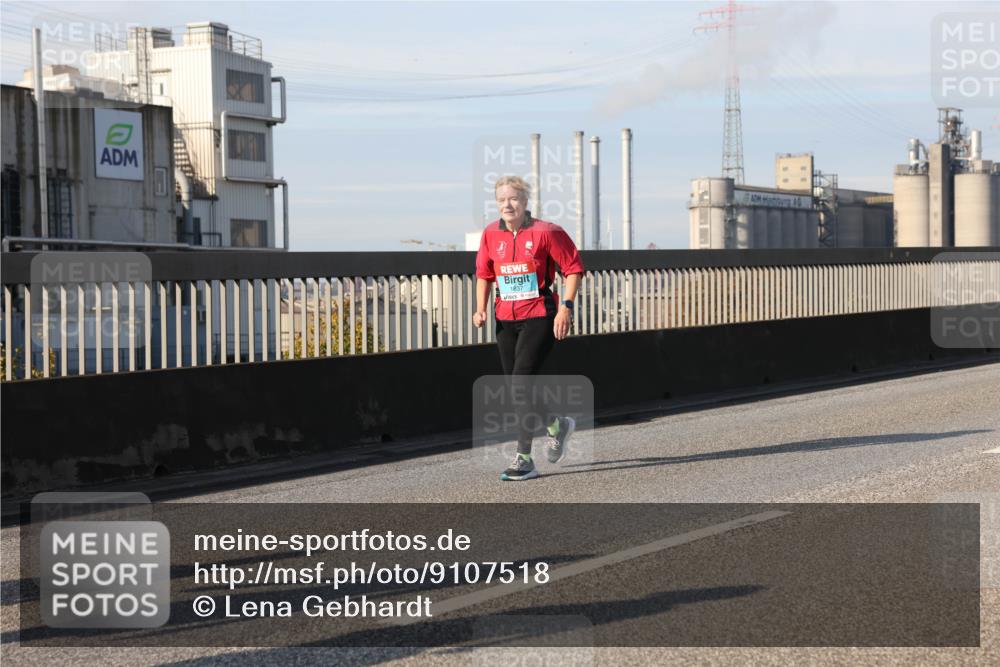 03.10.2025 - Köhlbrandbrückenlauf Lena Gebhardt http://msf.ph/oto/9107518 03.10.2025 10:13:40 Position 2 1837 meine-sportfotos.de