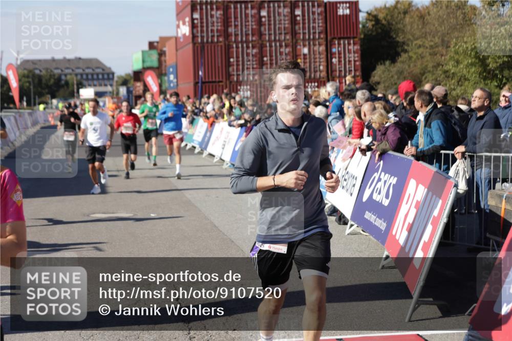 03.10.2025 - Köhlbrandbrückenlauf Jannik Wohlers http://msf.ph/oto/9107520 03.10.2025 12:59:15 Ziel 4164, 4226, 4371, 4441, 5967, 6036, 6154, 6329, 6390, 6391, 6478, 6484, 6493, 6609 meine-sportfotos.de