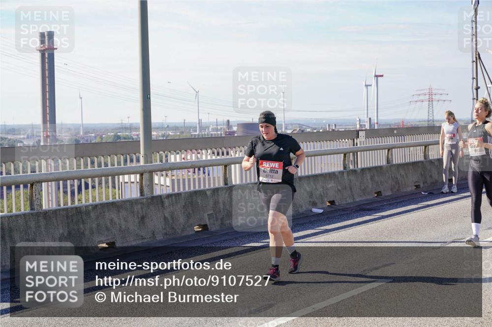 03.10.2025 - Köhlbrandbrückenlauf Michael Burmester http://msf.ph/oto/9107527 03.10.2025 12:50:47 Position 2 6712 meine-sportfotos.de