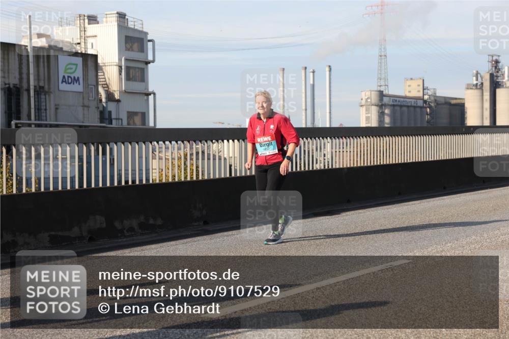 03.10.2025 - Köhlbrandbrückenlauf Lena Gebhardt http://msf.ph/oto/9107529 03.10.2025 10:13:40 Position 2  meine-sportfotos.de