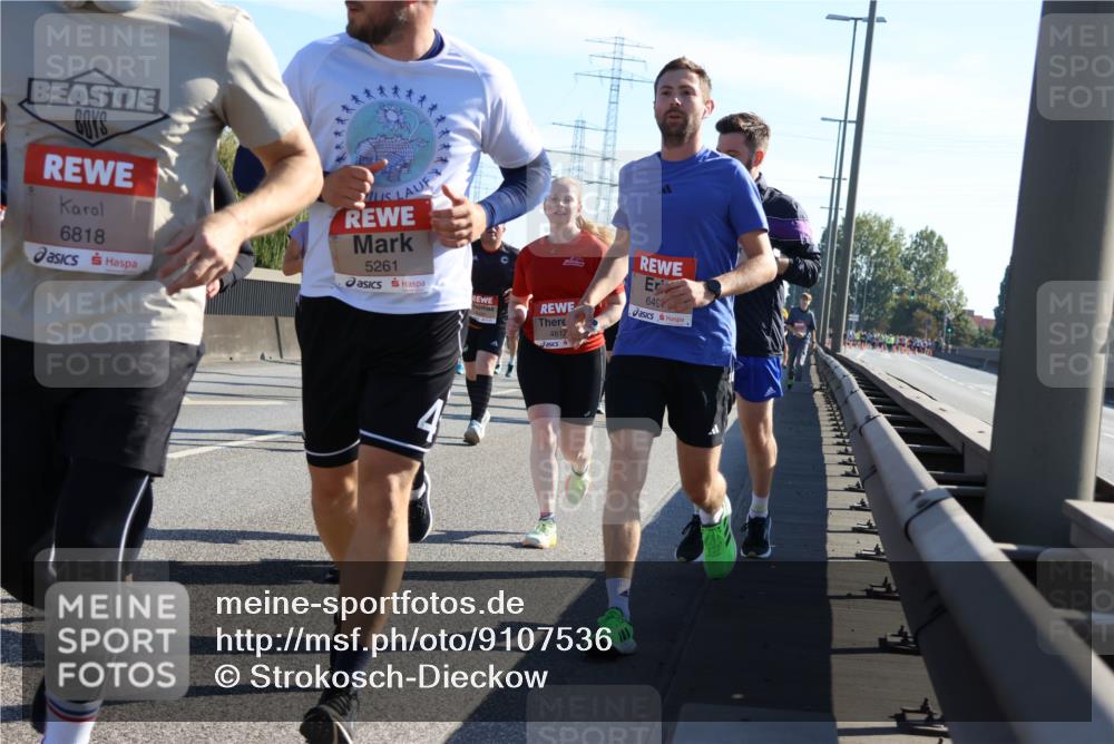 03.10.2025 - Köhlbrandbrückenlauf Strokosch-Dieckow http://msf.ph/oto/9107536 03.10.2025 12:20:12 Position 3 6818, 5261, 649, 4812 meine-sportfotos.de