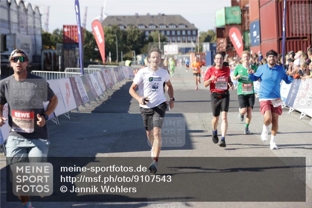 03.10.2025 - Köhlbrandbrückenlauf Jannik Wohlers http://msf.ph/oto/9107543 03.10.2025 12:59:16 Ziel 4108, 4164, 4226, 4371, 4441, 5967, 6036, 6154, 6329, 6390, 6391, 6478, 6484, 6493, 6609 meine-sportfotos.de