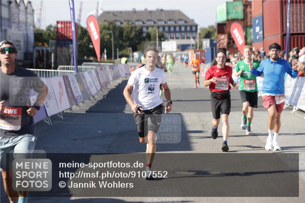 03.10.2025 - Köhlbrandbrückenlauf Jannik Wohlers http://msf.ph/oto/9107552 03.10.2025 12:59:16 Ziel 4108, 4164, 4226, 4371, 4441, 5967, 6036, 6154, 6329, 6390, 6391, 6478, 6484, 6493, 6609 meine-sportfotos.de