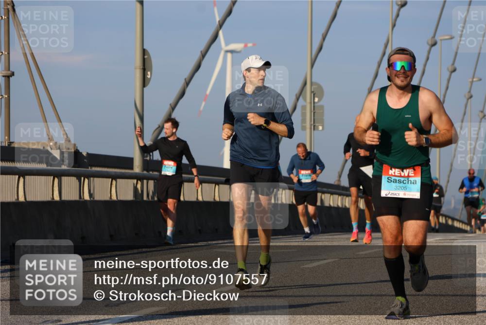 03.10.2025 - Köhlbrandbrückenlauf Strokosch-Dieckow http://msf.ph/oto/9107557 03.10.2025 09:37:18 Position 2 3205 meine-sportfotos.de