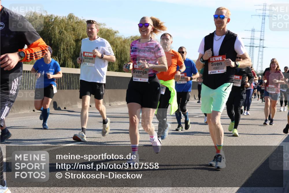 03.10.2025 - Köhlbrandbrückenlauf Strokosch-Dieckow http://msf.ph/oto/9107558 03.10.2025 12:20:16 Position 3 6125, 4626, 4567 meine-sportfotos.de