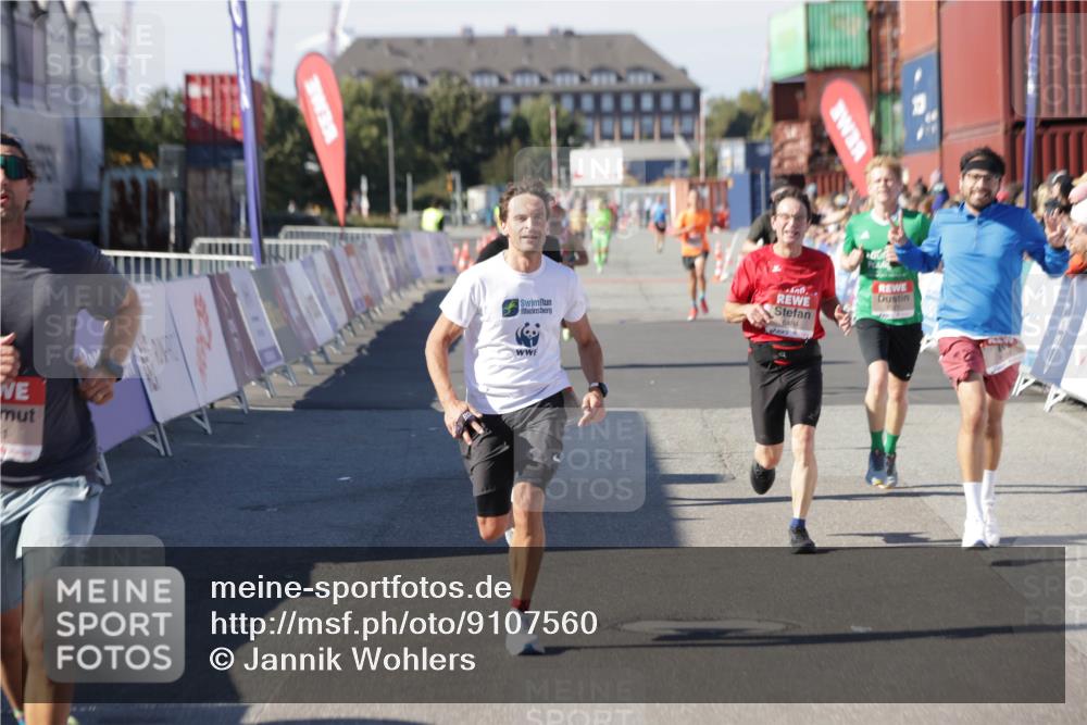 03.10.2025 - Köhlbrandbrückenlauf Jannik Wohlers http://msf.ph/oto/9107560 03.10.2025 12:59:16 Ziel 4108, 4164, 4226, 4371, 4441, 5967, 6036, 6154, 6329, 6390, 6391, 6478, 6484, 6493, 6609 meine-sportfotos.de