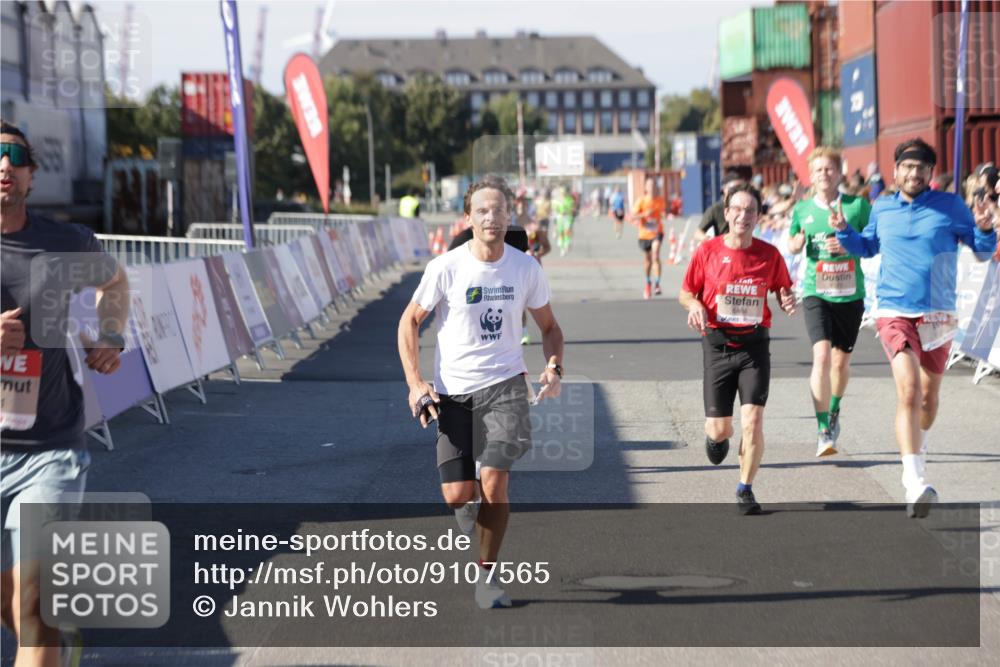 03.10.2025 - Köhlbrandbrückenlauf Jannik Wohlers http://msf.ph/oto/9107565 03.10.2025 12:59:16 Ziel 4108, 4164, 4226, 4371, 4441, 5967, 6036, 6154, 6329, 6390, 6391, 6478, 6484, 6493, 6609 meine-sportfotos.de