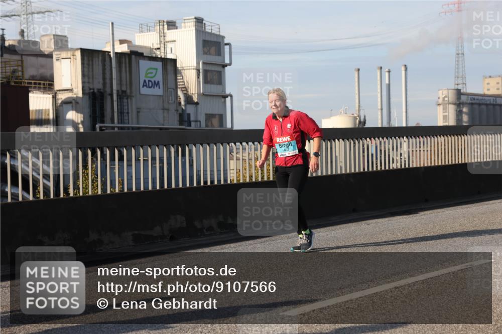 03.10.2025 - Köhlbrandbrückenlauf Lena Gebhardt http://msf.ph/oto/9107566 03.10.2025 10:13:41 Position 2 1837 meine-sportfotos.de