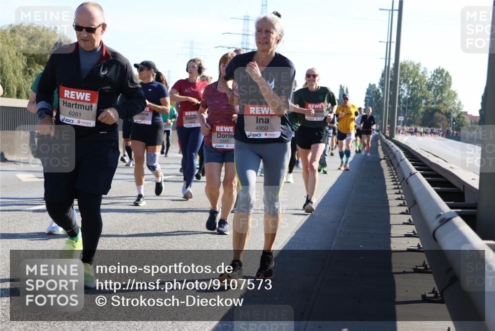 03.10.2025 - Köhlbrandbrückenlauf Strokosch-Dieckow http://msf.ph/oto/9107573 03.10.2025 12:20:18 Position 3 6261, 5167, 4950 meine-sportfotos.de