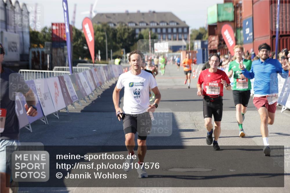 03.10.2025 - Köhlbrandbrückenlauf Jannik Wohlers http://msf.ph/oto/9107576 03.10.2025 12:59:16 Ziel 4108, 4164, 4226, 4371, 4441, 5967, 6036, 6154, 6329, 6390, 6391, 6478, 6484, 6493, 6609 meine-sportfotos.de