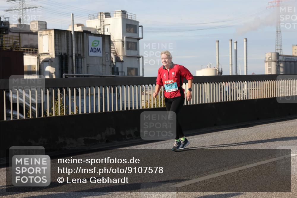 03.10.2025 - Köhlbrandbrückenlauf Lena Gebhardt http://msf.ph/oto/9107578 03.10.2025 10:13:41 Position 2 1837 meine-sportfotos.de