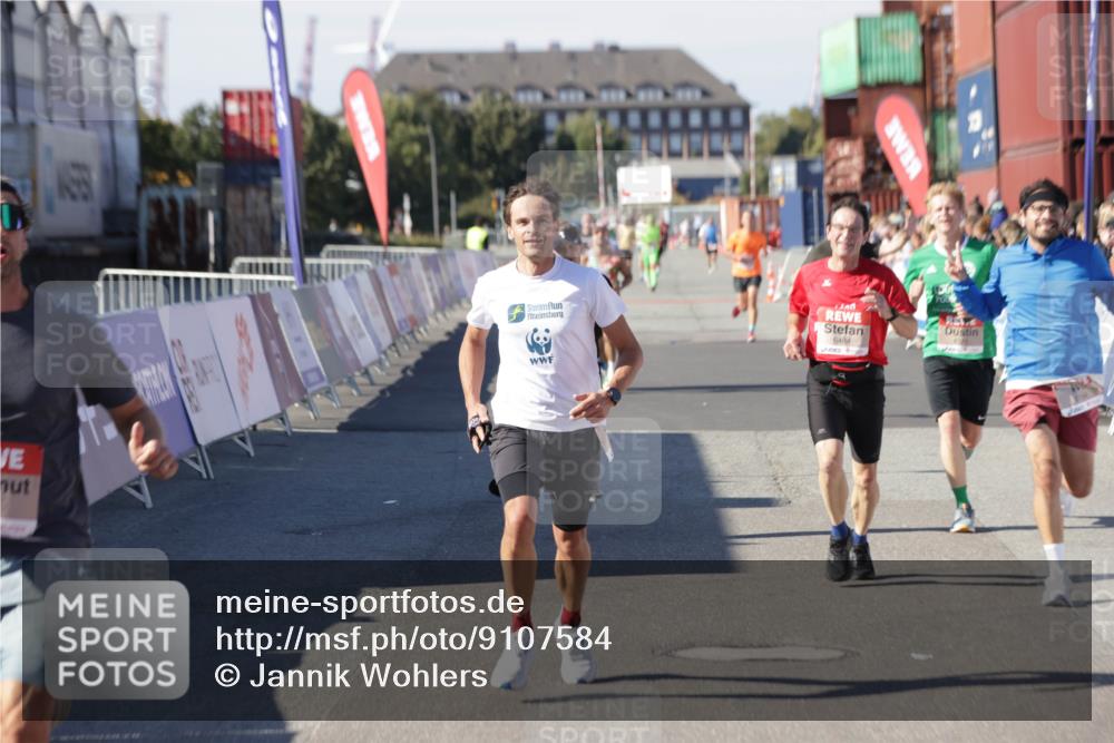 03.10.2025 - Köhlbrandbrückenlauf Jannik Wohlers http://msf.ph/oto/9107584 03.10.2025 12:59:16 Ziel 4108, 4164, 4226, 4371, 4441, 5967, 6036, 6154, 6329, 6390, 6391, 6478, 6484, 6493, 6609 meine-sportfotos.de