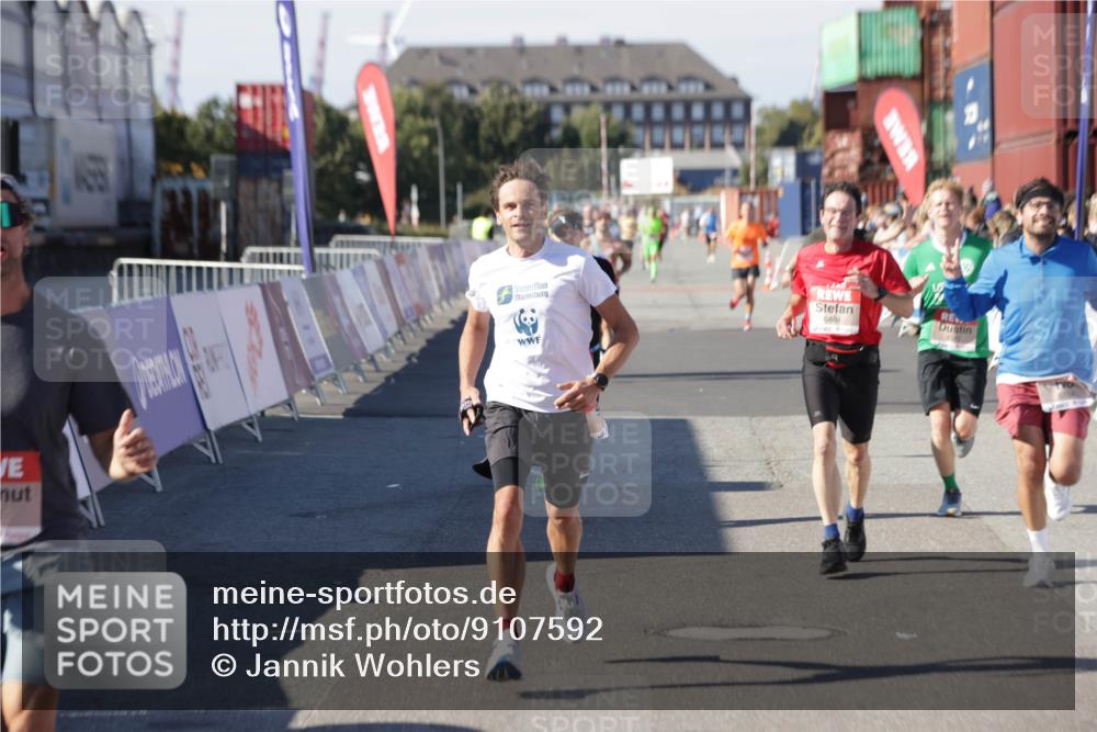 03.10.2025 - Köhlbrandbrückenlauf Jannik Wohlers http://msf.ph/oto/9107592 03.10.2025 12:59:16 Ziel 4108, 4164, 4226, 4371, 4441, 5967, 6036, 6154, 6329, 6390, 6391, 6478, 6484, 6493, 6609 meine-sportfotos.de