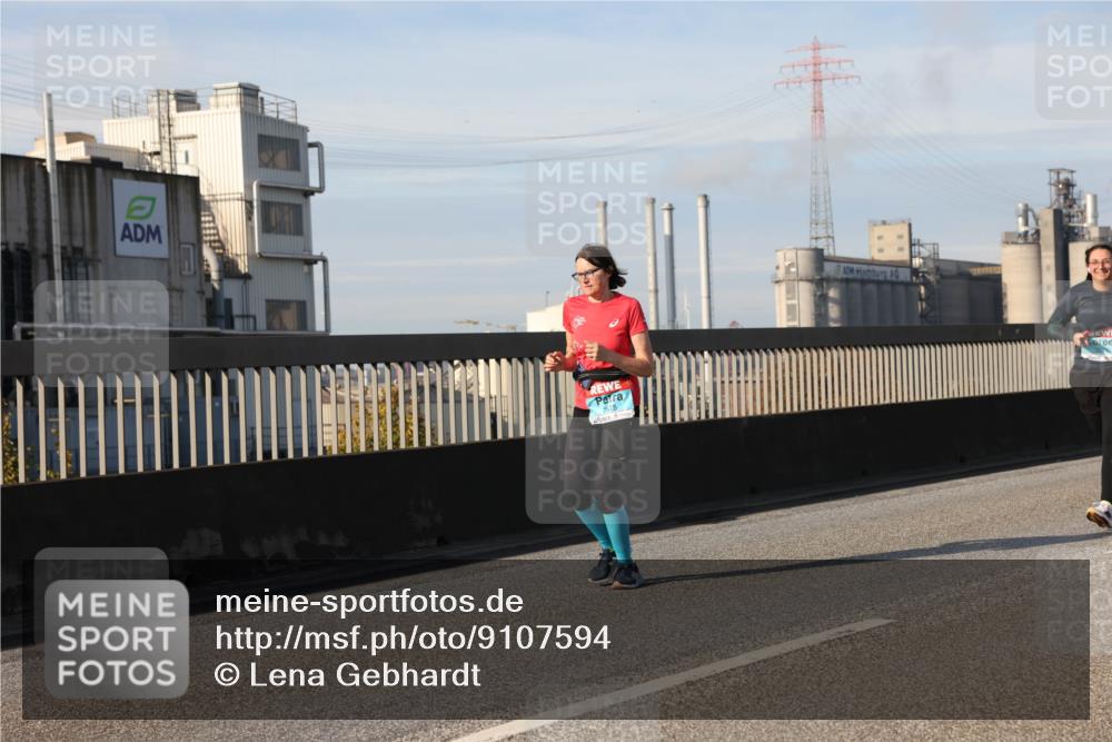 03.10.2025 - Köhlbrandbrückenlauf Lena Gebhardt http://msf.ph/oto/9107594 03.10.2025 10:13:47 Position 2 575 meine-sportfotos.de
