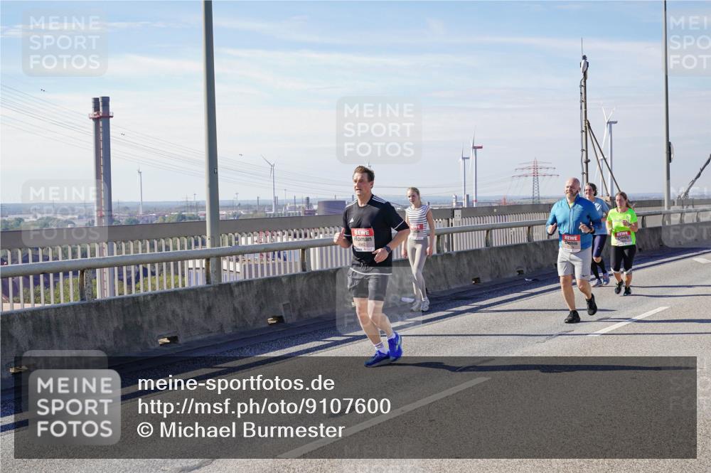 03.10.2025 - Köhlbrandbrückenlauf Michael Burmester http://msf.ph/oto/9107600 03.10.2025 12:50:50 Position 2 4962 meine-sportfotos.de