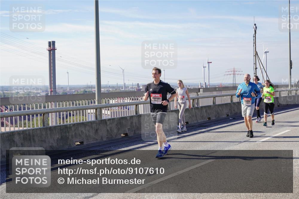 03.10.2025 - Köhlbrandbrückenlauf Michael Burmester http://msf.ph/oto/9107610 03.10.2025 12:50:50 Position 2 4962 meine-sportfotos.de
