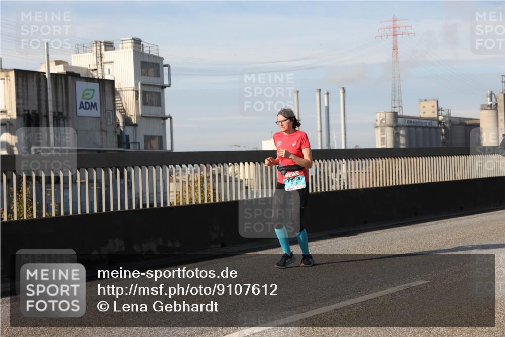 03.10.2025 - Köhlbrandbrückenlauf Lena Gebhardt http://msf.ph/oto/9107612 03.10.2025 10:13:48 Position 2 2575 meine-sportfotos.de