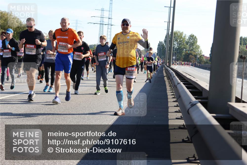 03.10.2025 - Köhlbrandbrückenlauf Strokosch-Dieckow http://msf.ph/oto/9107616 03.10.2025 12:20:25 Position 3 5128, 4670, 5983 meine-sportfotos.de