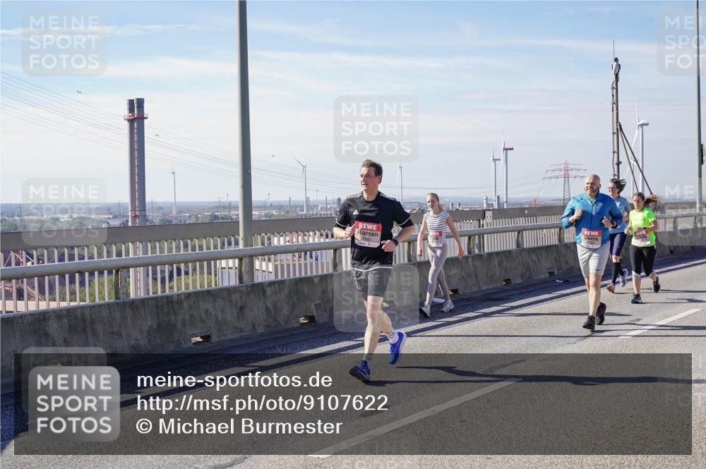 03.10.2025 - Köhlbrandbrückenlauf Michael Burmester http://msf.ph/oto/9107622 03.10.2025 12:50:50 Position 2 4962 meine-sportfotos.de
