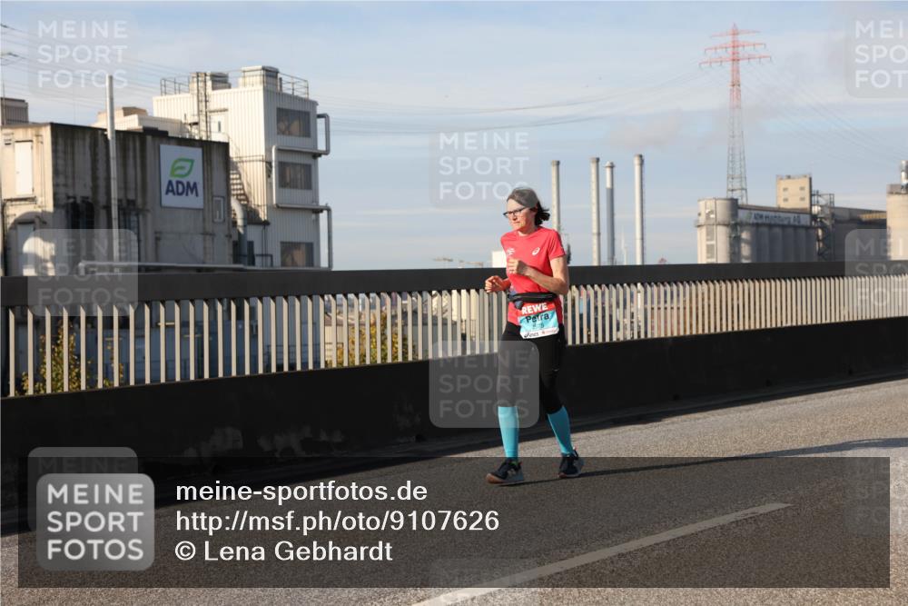 03.10.2025 - Köhlbrandbrückenlauf Lena Gebhardt http://msf.ph/oto/9107626 03.10.2025 10:13:48 Position 2 2575 meine-sportfotos.de