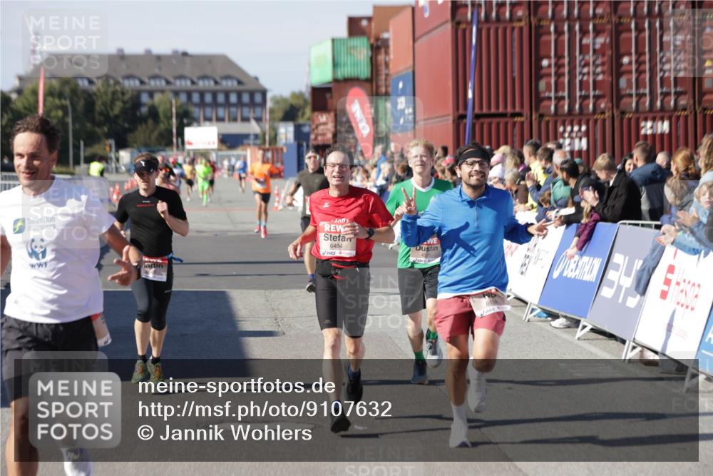 03.10.2025 - Köhlbrandbrückenlauf Jannik Wohlers http://msf.ph/oto/9107632 03.10.2025 12:59:17 Ziel 4108, 4164, 4226, 4371, 4441, 4940, 5967, 6036, 6154, 6390, 6391, 6478, 6484, 6493, 6609 meine-sportfotos.de