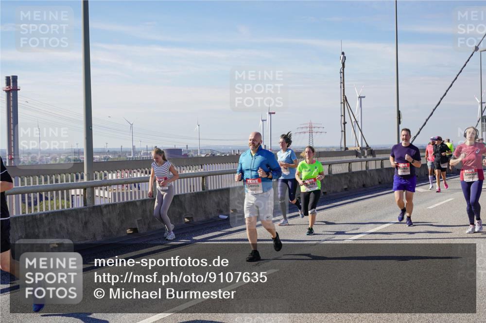 03.10.2025 - Köhlbrandbrückenlauf Michael Burmester http://msf.ph/oto/9107635 03.10.2025 12:50:52 Position 2 4952 meine-sportfotos.de