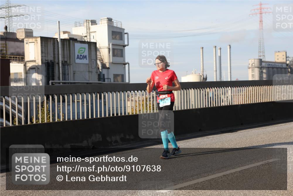 03.10.2025 - Köhlbrandbrückenlauf Lena Gebhardt http://msf.ph/oto/9107638 03.10.2025 10:13:48 Position 2  meine-sportfotos.de