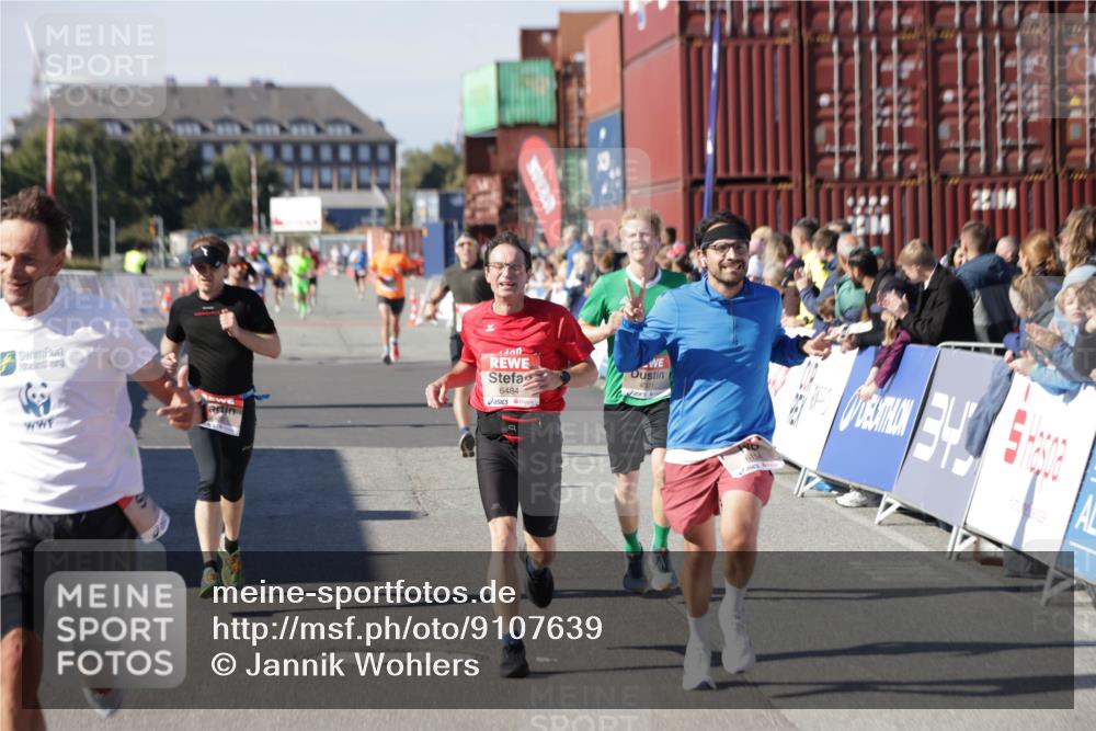 03.10.2025 - Köhlbrandbrückenlauf Jannik Wohlers http://msf.ph/oto/9107639 03.10.2025 12:59:17 Ziel 4108, 4164, 4226, 4371, 4441, 4940, 5967, 6036, 6154, 6390, 6391, 6478, 6484, 6493, 6609 meine-sportfotos.de