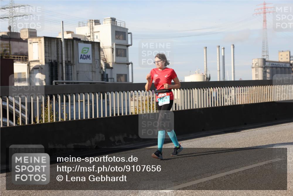 03.10.2025 - Köhlbrandbrückenlauf Lena Gebhardt http://msf.ph/oto/9107656 03.10.2025 10:13:48 Position 2 5 meine-sportfotos.de