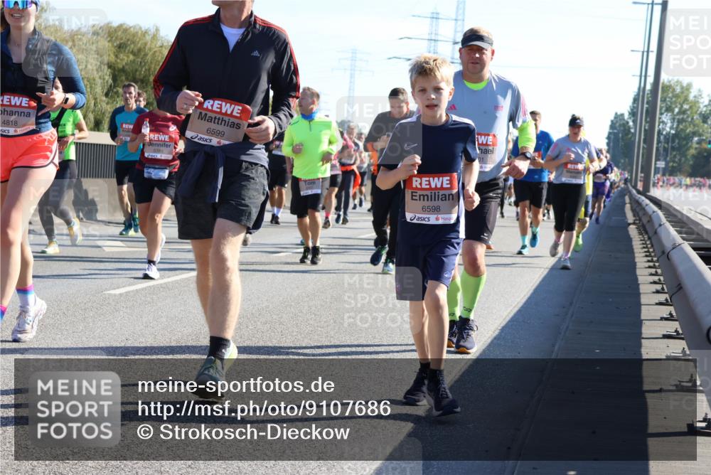 03.10.2025 - Köhlbrandbrückenlauf Strokosch-Dieckow http://msf.ph/oto/9107686 03.10.2025 12:20:32 Position 3 4818, 6599, 6598 meine-sportfotos.de