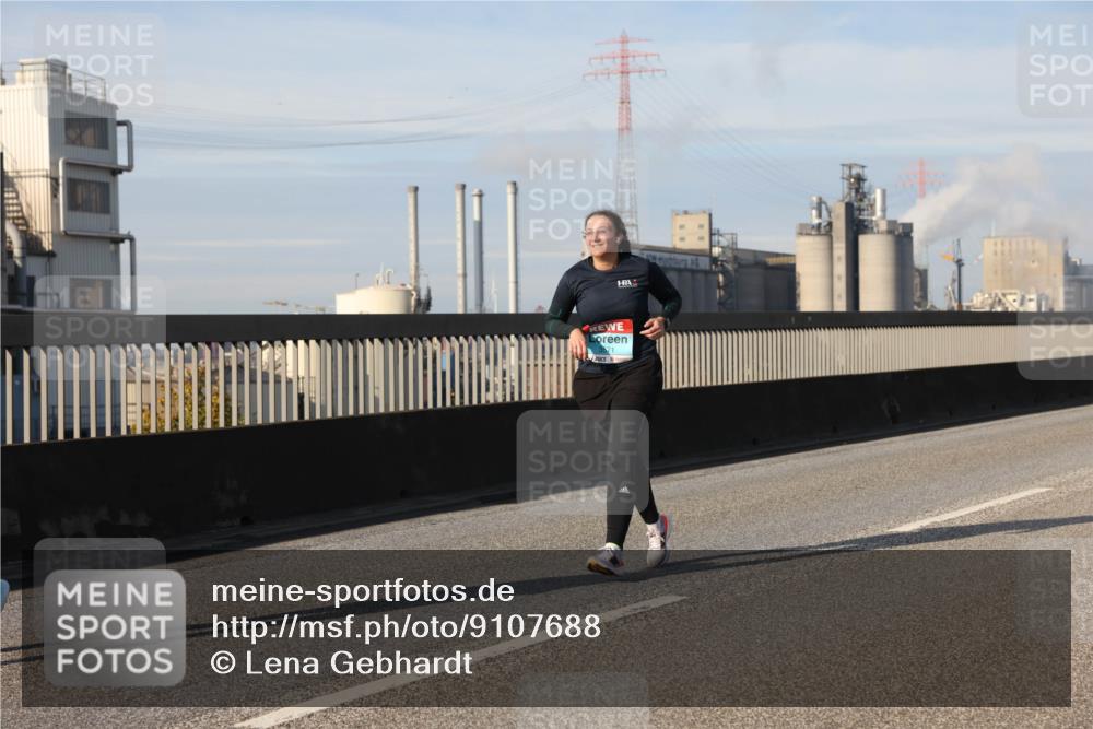 03.10.2025 - Köhlbrandbrückenlauf Lena Gebhardt http://msf.ph/oto/9107688 03.10.2025 10:13:49 Position 2 3571 meine-sportfotos.de