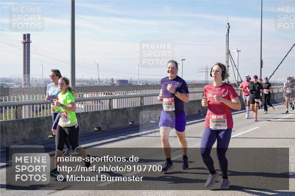 03.10.2025 - Köhlbrandbrückenlauf Michael Burmester http://msf.ph/oto/9107700 03.10.2025 12:50:54 Position 2 520, 4760, 4952 meine-sportfotos.de