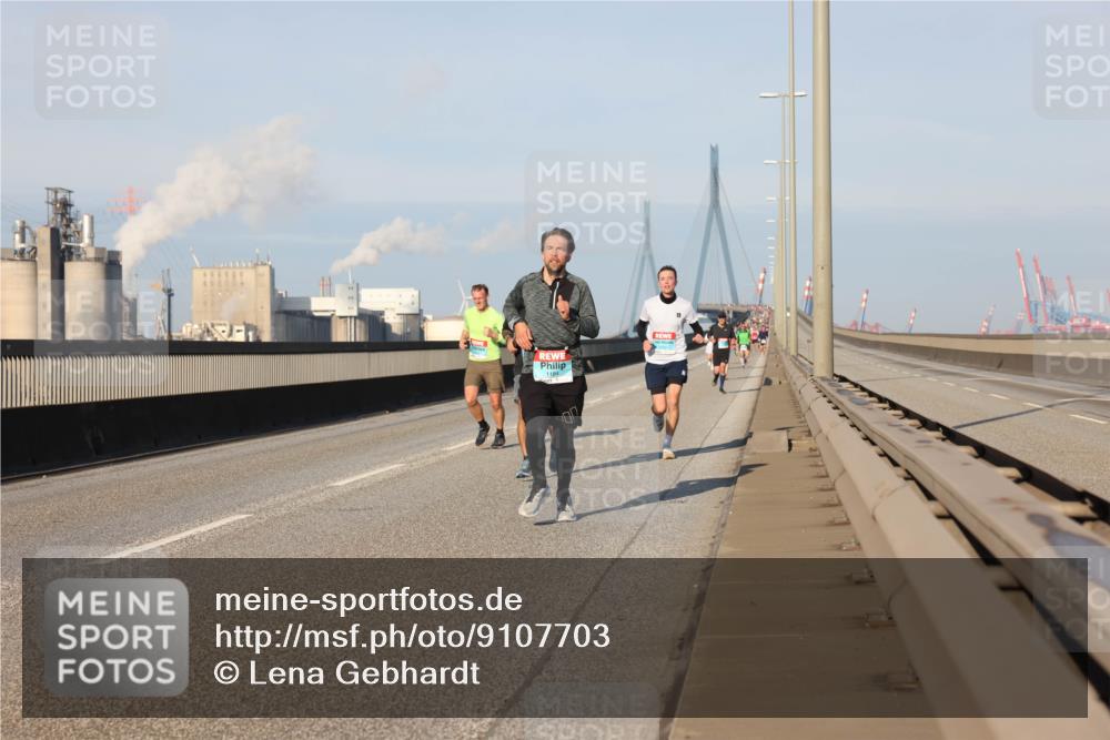 03.10.2025 - Köhlbrandbrückenlauf Lena Gebhardt http://msf.ph/oto/9107703 03.10.2025 09:40:34 Position 2  meine-sportfotos.de