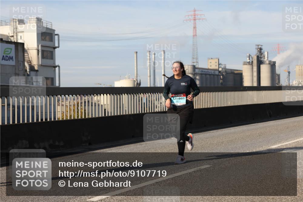 03.10.2025 - Köhlbrandbrückenlauf Lena Gebhardt http://msf.ph/oto/9107719 03.10.2025 10:13:49 Position 2 3571 meine-sportfotos.de