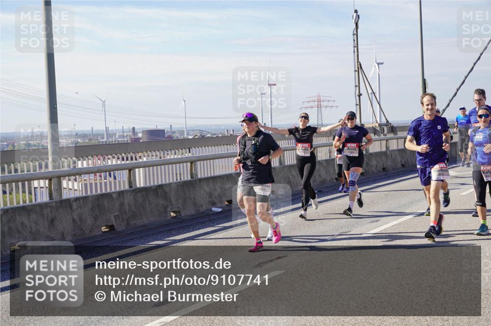 03.10.2025 - Köhlbrandbrückenlauf Michael Burmester http://msf.ph/oto/9107741 03.10.2025 12:50:56 Position 2 4958, 2025, 5642 meine-sportfotos.de