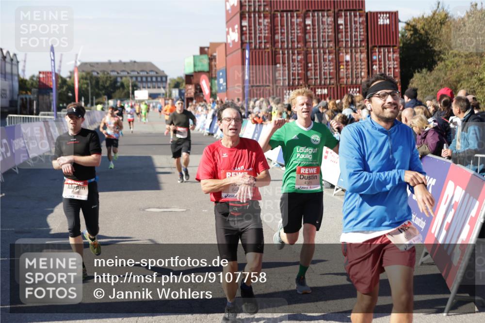 03.10.2025 - Köhlbrandbrückenlauf Jannik Wohlers http://msf.ph/oto/9107758 03.10.2025 12:59:19 Ziel 4108, 4164, 4226, 4371, 4441, 4940, 5967, 6036, 6154, 6390, 6391, 6478, 6484, 6493, 6609 meine-sportfotos.de