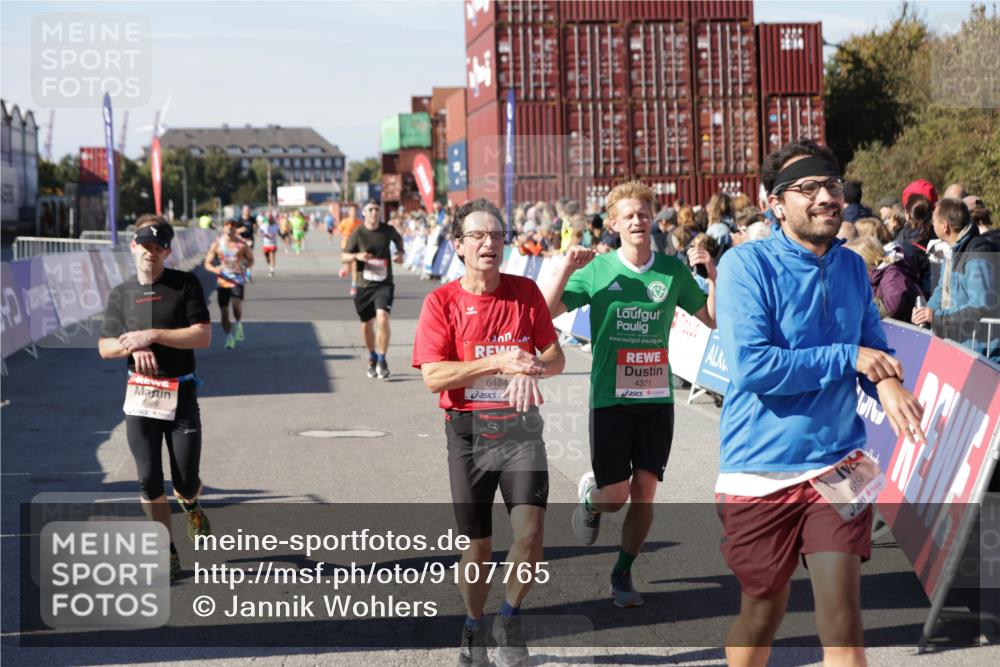 03.10.2025 - Köhlbrandbrückenlauf Jannik Wohlers http://msf.ph/oto/9107765 03.10.2025 12:59:19 Ziel 4108, 4164, 4226, 4371, 4441, 4940, 5967, 6036, 6154, 6390, 6391, 6478, 6484, 6493, 6609 meine-sportfotos.de