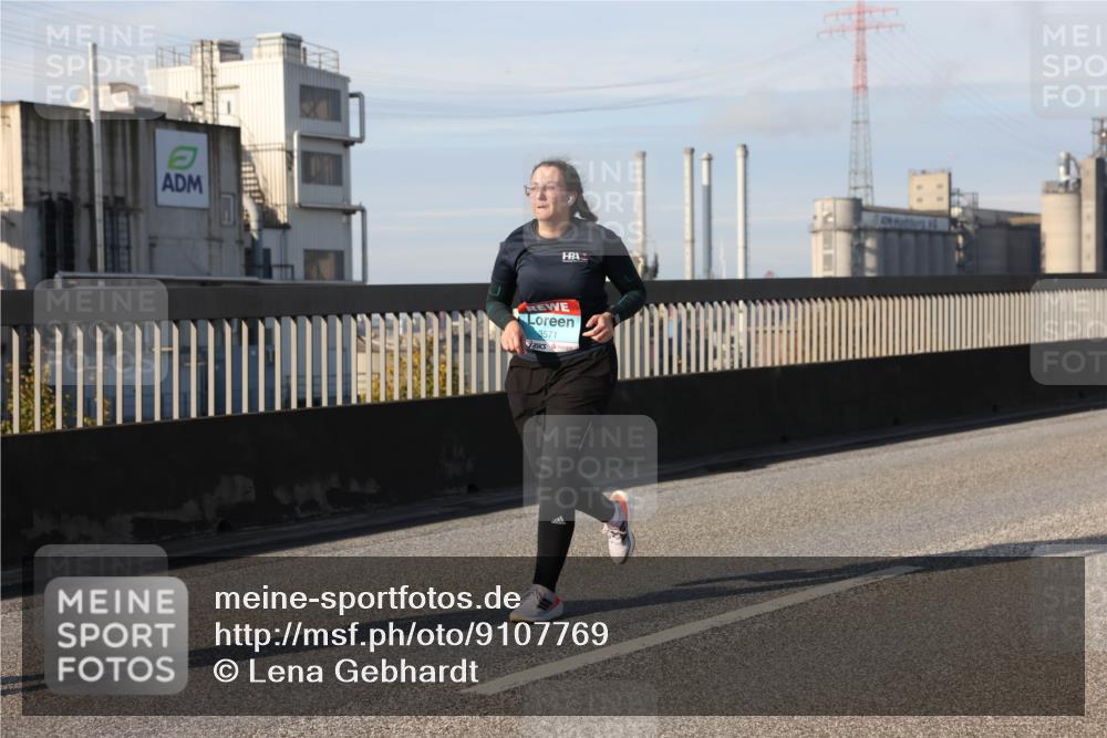 03.10.2025 - Köhlbrandbrückenlauf Lena Gebhardt http://msf.ph/oto/9107769 03.10.2025 10:13:50 Position 2 3571 meine-sportfotos.de