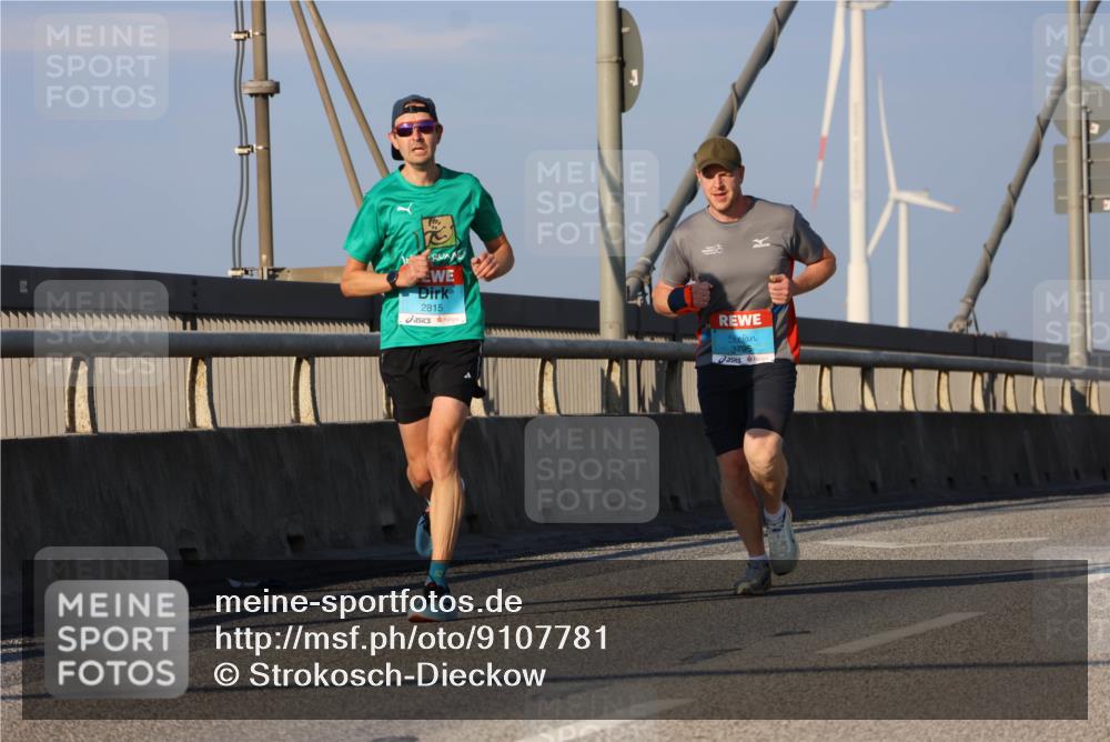 03.10.2025 - Köhlbrandbrückenlauf Strokosch-Dieckow http://msf.ph/oto/9107781 03.10.2025 09:37:43 Position 2 2815, 3795 meine-sportfotos.de