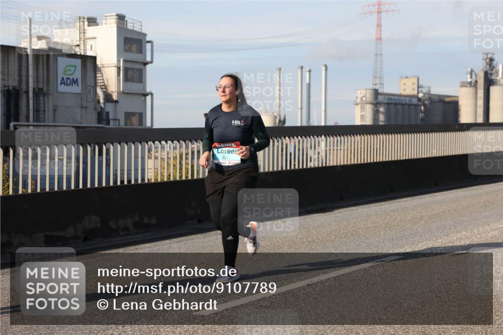 03.10.2025 - Köhlbrandbrückenlauf Lena Gebhardt http://msf.ph/oto/9107789 03.10.2025 10:13:50 Position 2 3571 meine-sportfotos.de