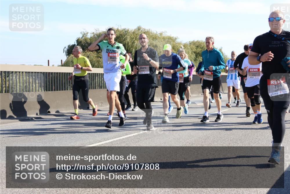 03.10.2025 - Köhlbrandbrückenlauf Strokosch-Dieckow http://msf.ph/oto/9107808 03.10.2025 12:20:50 Position 3 247, 6291, 6119, 6790, 4862 meine-sportfotos.de