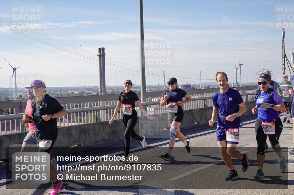 03.10.2025 - Köhlbrandbrückenlauf Michael Burmester http://msf.ph/oto/9107835 03.10.2025 12:50:58 Position 2 5771, 5638, 5642 meine-sportfotos.de