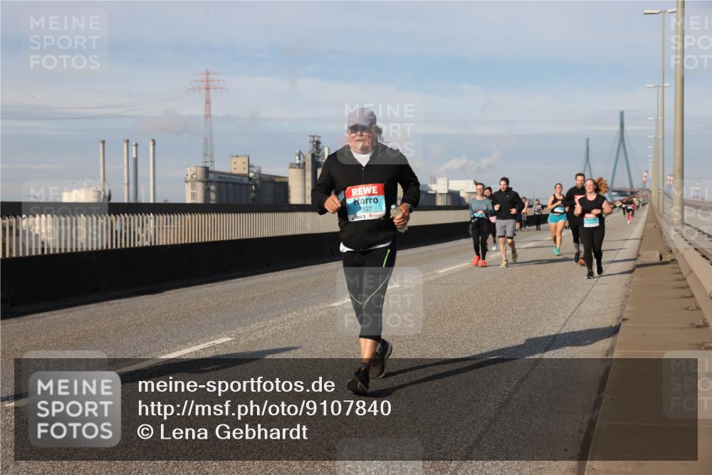 03.10.2025 - Köhlbrandbrückenlauf Lena Gebhardt http://msf.ph/oto/9107840 03.10.2025 10:13:51 Position 2 2527 meine-sportfotos.de